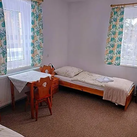 Anna Otel *